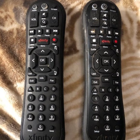 Xfinity New COMCAST HDTV DVR Cable Remote Control XR2 V-3-P - Picture 1 of 2